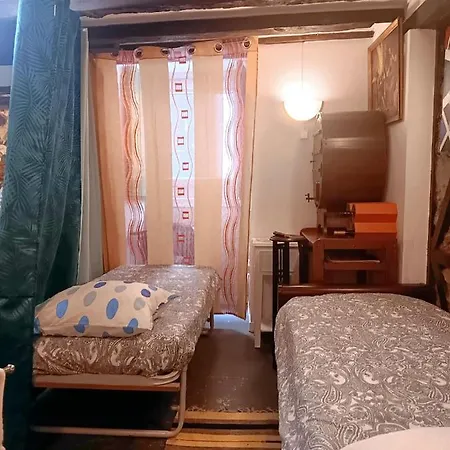 Bica Street Old Bar Into Studio Apartment